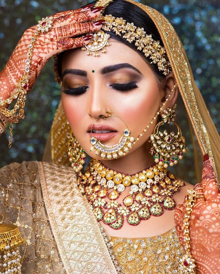 Woman wearing polki kundan choker necklace and earrings